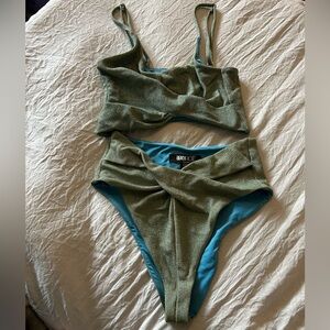 Beach Riot Bikini Green Shimmer Material Size Medium